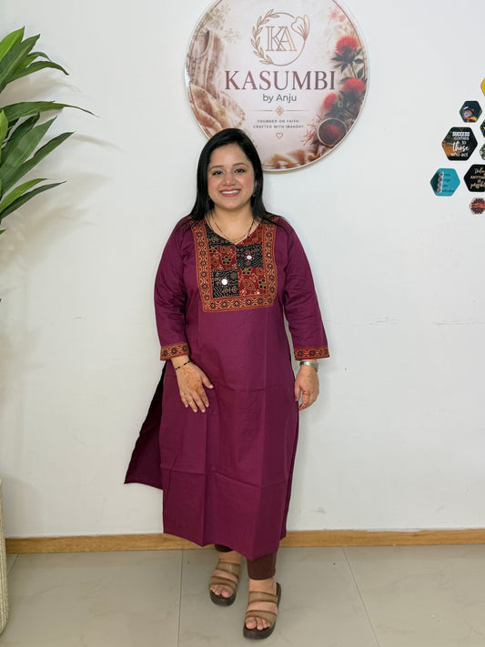 Kasumbi deep mauve kurti
